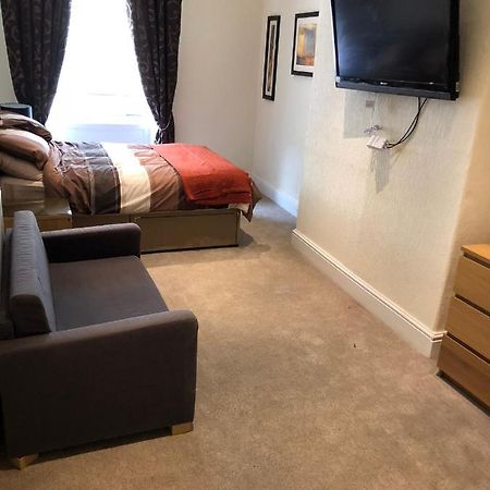 Wellington Tavern Accommodation 迪斯伯里 外观 照片